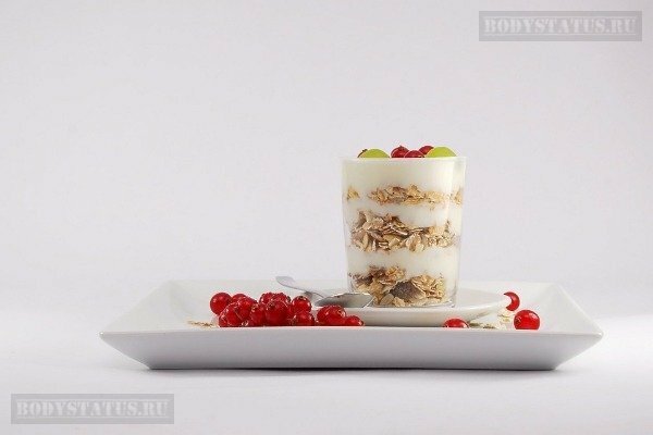 Как приготовить домашний йогурт и с чем его употреблять?